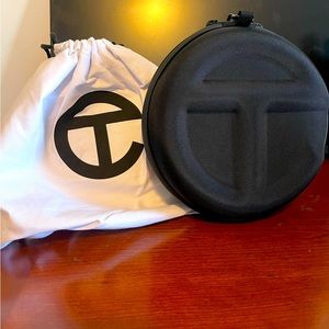 💥 -New- Telfar Large Pill💥